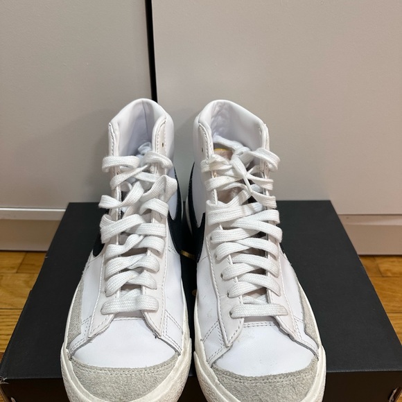 Nike Blazer Mid ‘77 Woman’s Sneakers - Picture 3 of 4